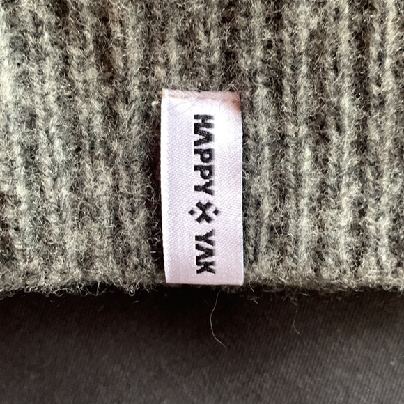 HAPPY YAK - Merino Wool / Yak Cashmere Beanie - Unisex - Gray - Picture 2 of 9